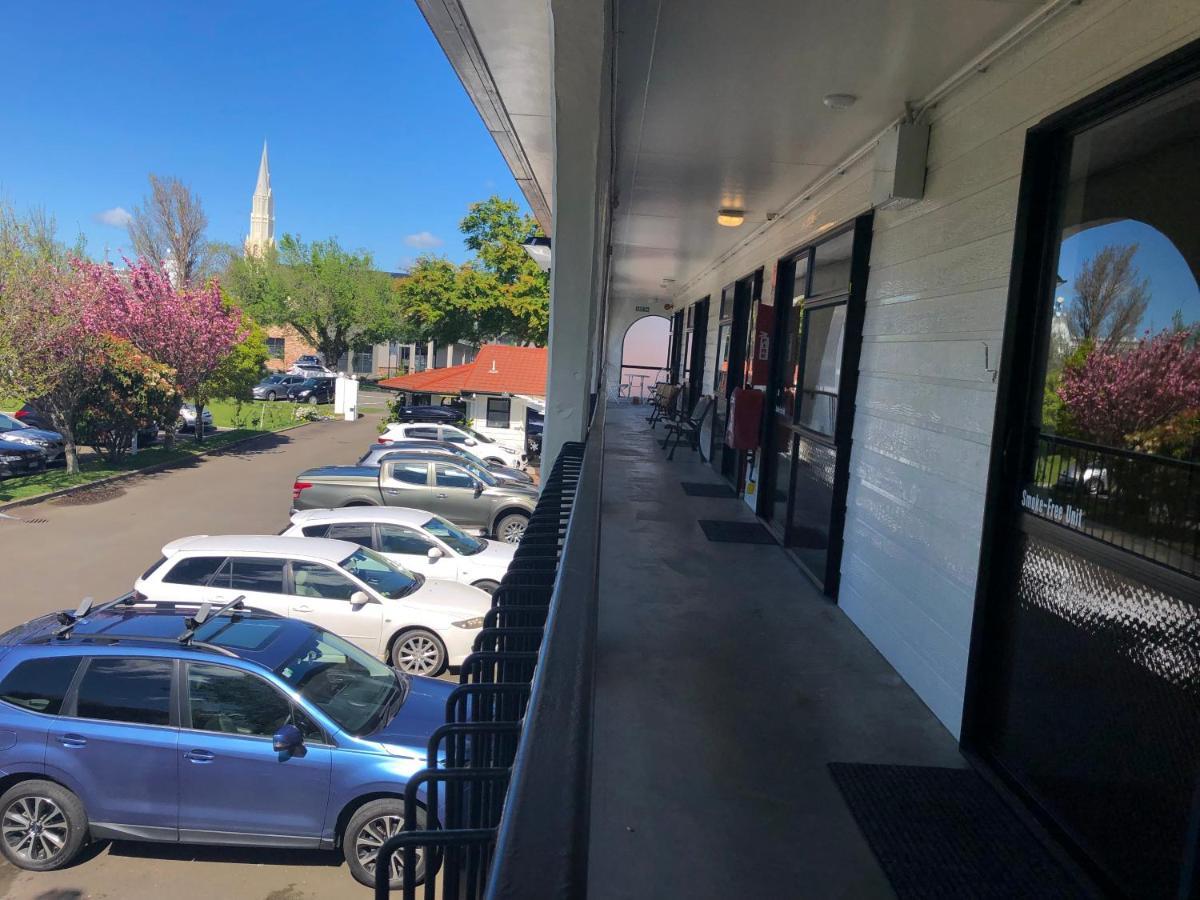 Hacienda Motor Lodge Palmerston North Exterior photo