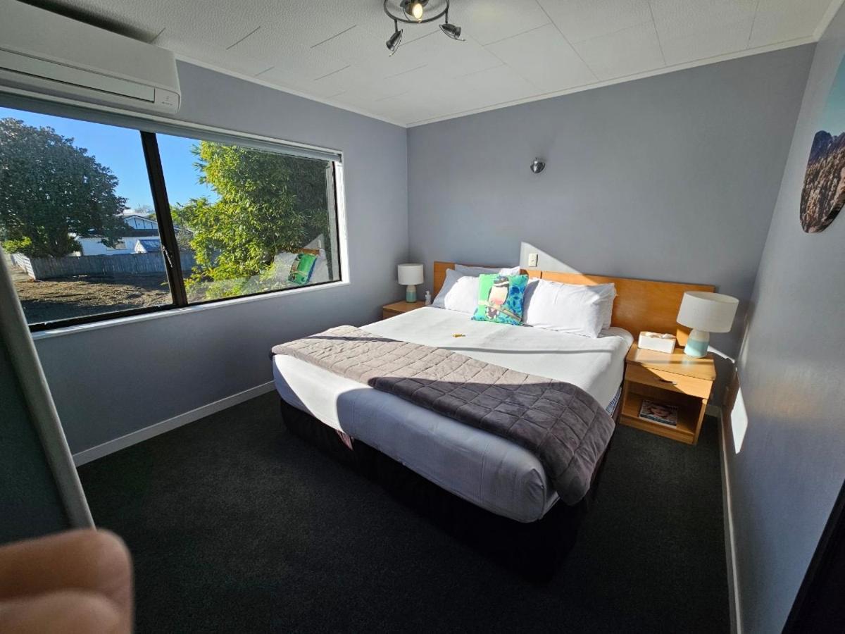 Hacienda Motor Lodge Palmerston North Exterior photo